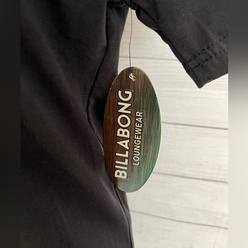 Billabong | NWT Women’s Loungewear Tee with Green Logo - Picture 4 of 6